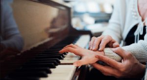 học đàn piano có khó không