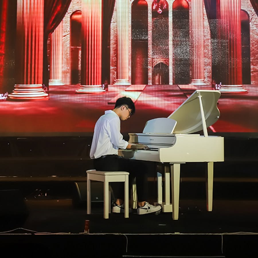 Cách học piano dành cho người lớn tuổi